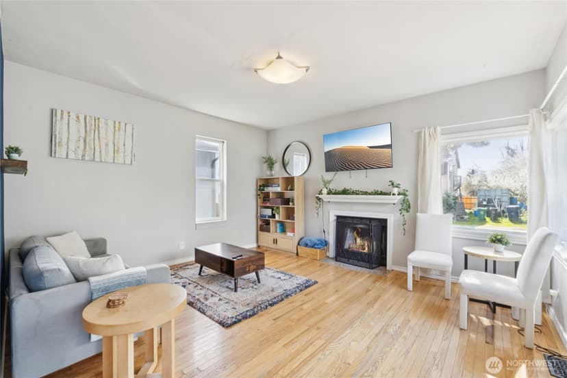 Property photo for 1110 S Bennett Street, Seattle photo 8