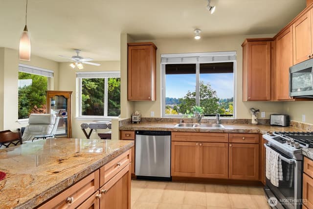 Property photo for 6800 132nd Place SE #E-401, Newcastle photo 5