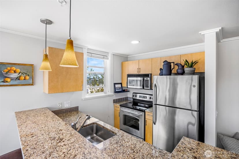 Property photo for 626 4th Avenue W #504, Seattle photo 12