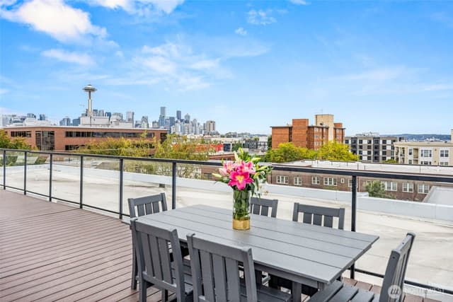 Property photo for 626 4th Avenue W #504, Seattle photo 2