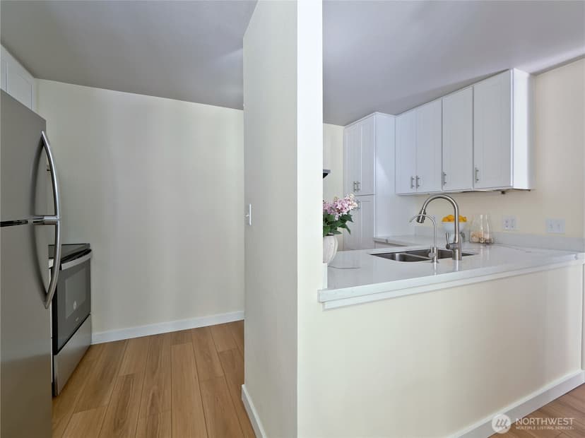 Property photo for 1300 University Street #2A, Seattle photo 9