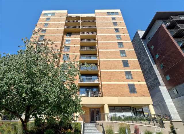Property photo for 1300 University Street #2A, Seattle photo 3