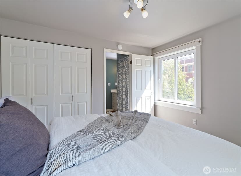 Property photo for 1300 University Street #2A, Seattle photo 17