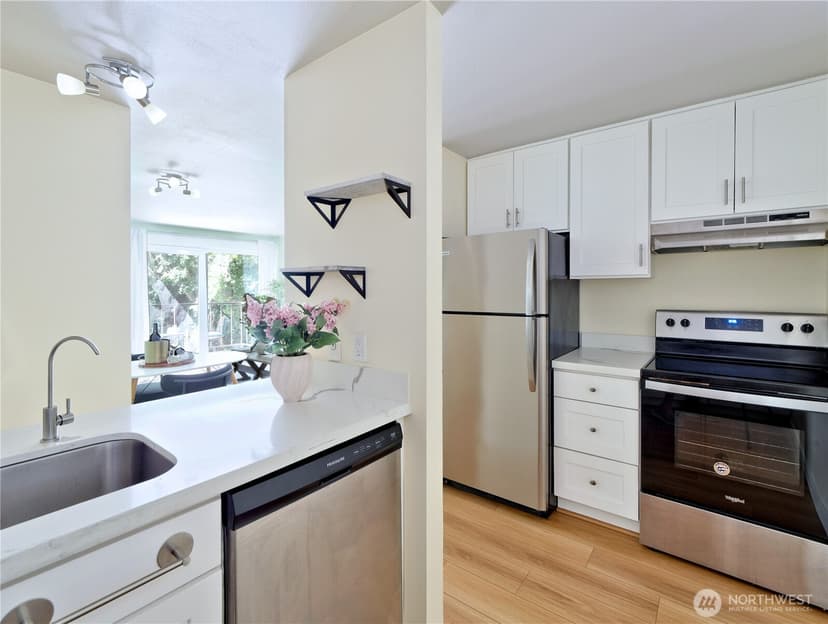 Property photo for 1300 University Street #2A, Seattle photo 10