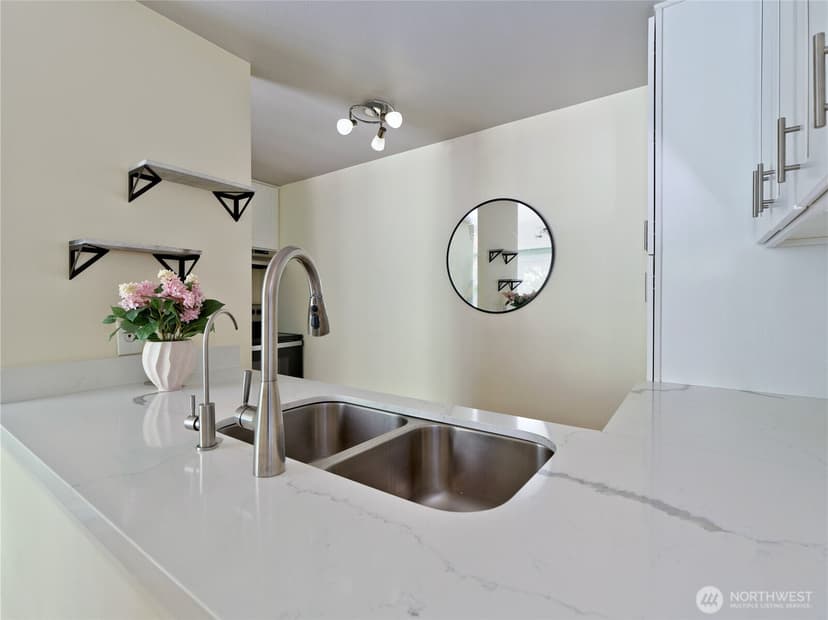 Property photo for 1300 University Street #2A, Seattle photo 12