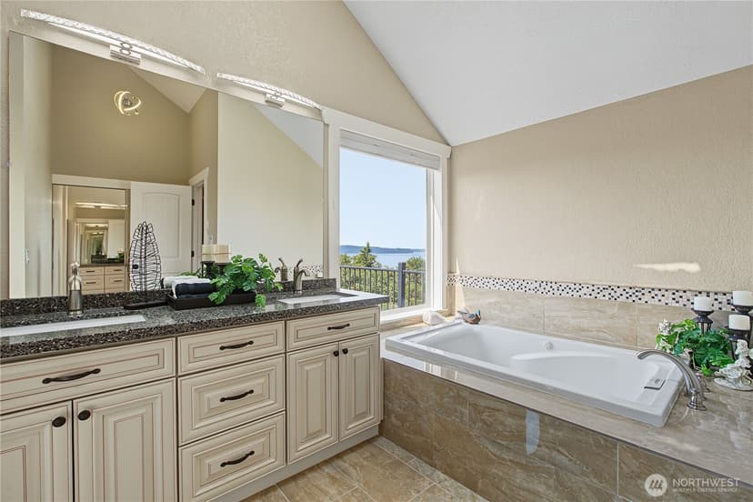 Property photo for 10010 76th Street SW, Lakewood photo 9