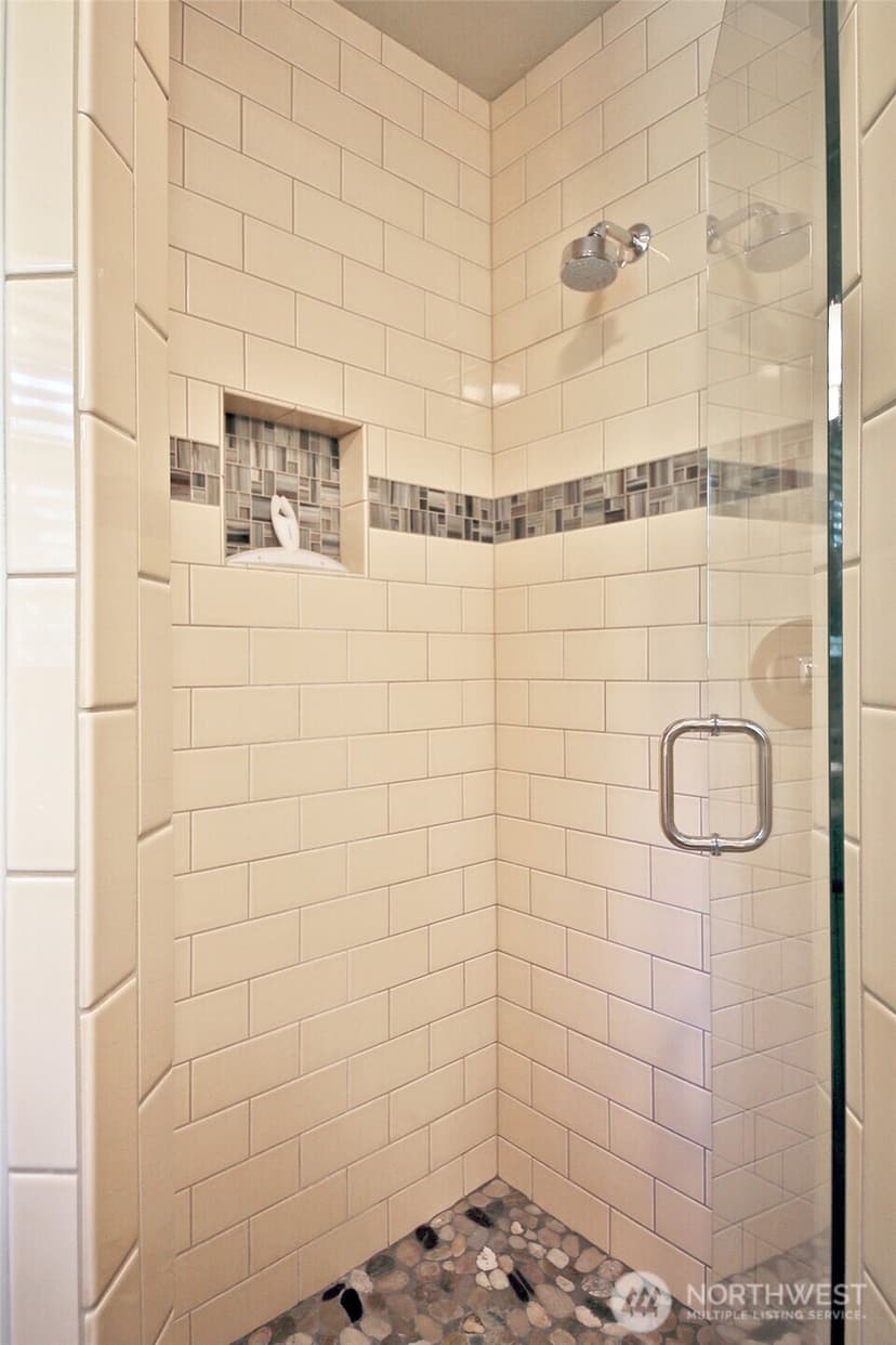Property photo for 1052 Woodside Lane, Langley photo 27