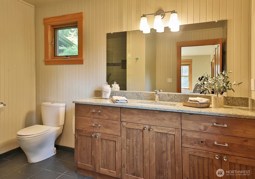 Property photo for 1052 Woodside Lane, Langley photo 17