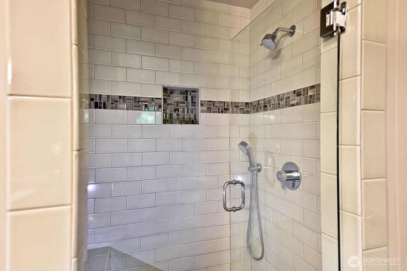 Property photo for 1052 Woodside Lane, Langley photo 18