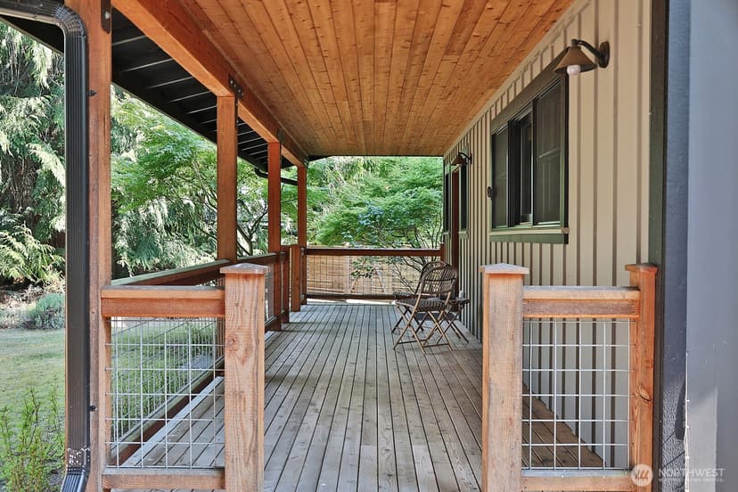 Property photo for 1052 Woodside Lane, Langley photo 2