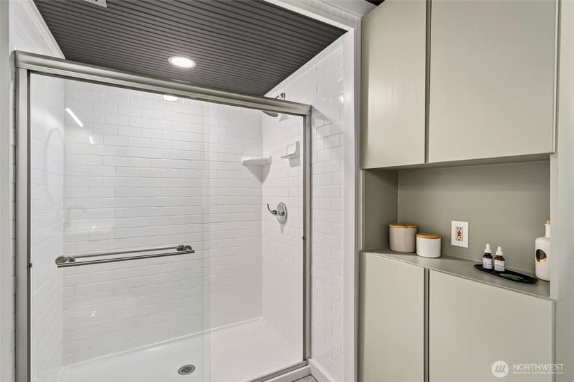 Property photo for 20417 55th Place NE, Lake Forest Park photo 14