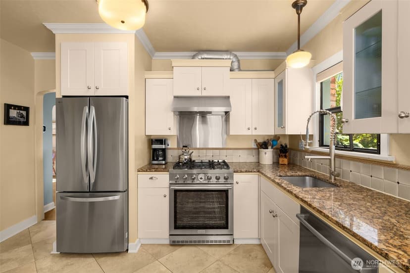 Property photo for 7963 Seward Park Avenue S, Seattle photo 16