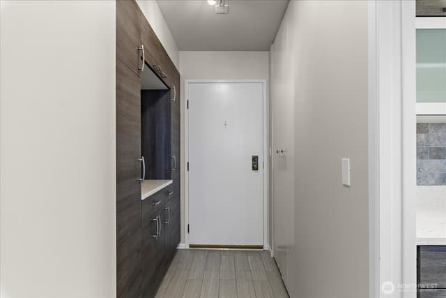 Property photo for 2100 3rd Avenue #1703, Seattle photo 5