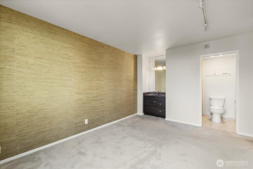 Property photo for 2100 3rd Avenue #1703, Seattle photo 16