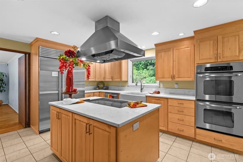 Property photo for 25235 SE Mirrormont Drive, Issaquah photo 12