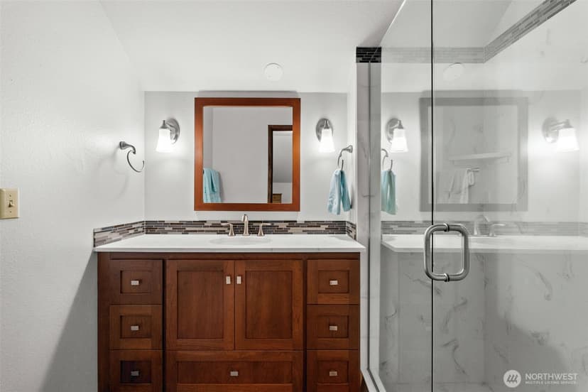 Property photo for 25235 SE Mirrormont Drive, Issaquah photo 27