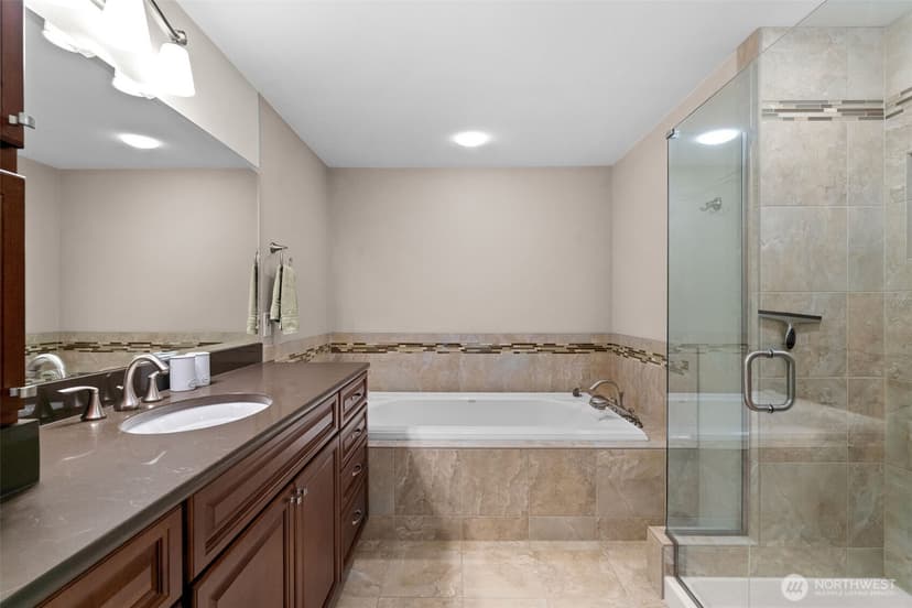 Property photo for 25235 SE Mirrormont Drive, Issaquah photo 20