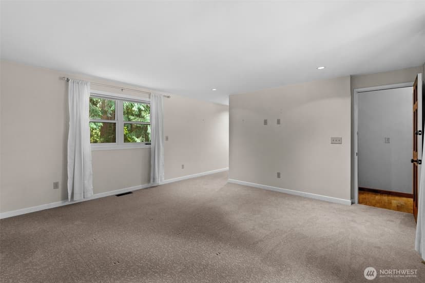 Property photo for 25235 SE Mirrormont Drive, Issaquah photo 18