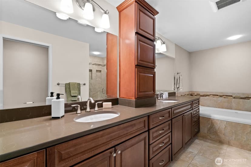 Property photo for 25235 SE Mirrormont Drive, Issaquah photo 21