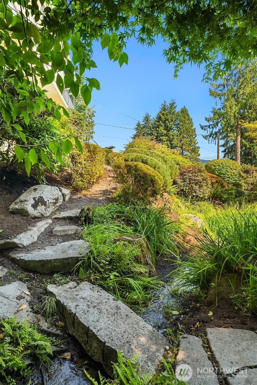 Property photo for 7921 E Mercer Way, Mercer Island photo 36