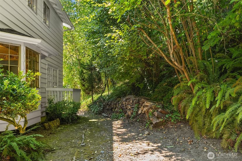 Property photo for 7921 E Mercer Way, Mercer Island photo 34