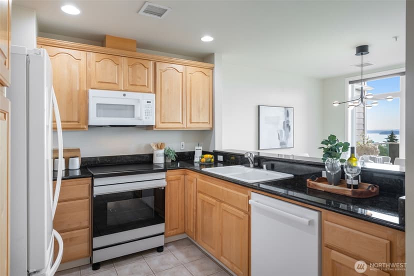 Property photo for 4847 California Avenue SW #605, Seattle photo 17