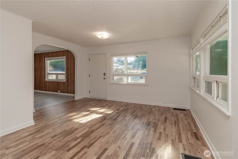 Property photo for 13057 10th Avenue S, Seattle photo 5