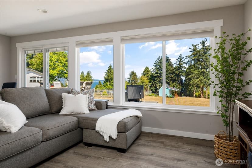 Property photo for 1867 Salmonberry Lane, Langley photo 10