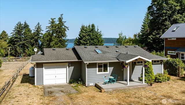 Property photo for 1867 Salmonberry Lane, Langley photo 2