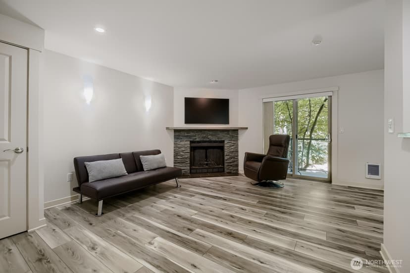 Property photo for 15291 NE 82nd Street #102, Redmond photo 9
