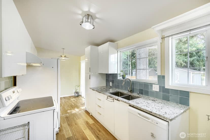 Property photo for 3707 SW 105th Street, Seattle photo 11