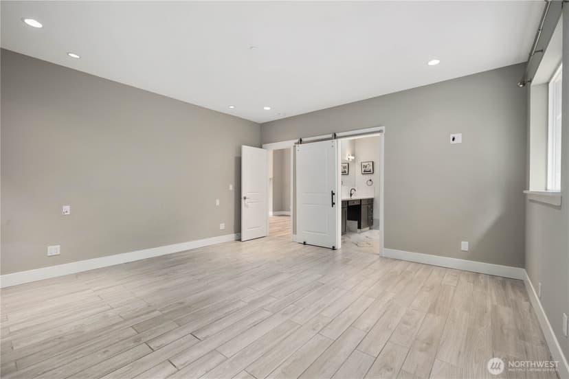 Property photo for 10622 55th Avenue S, Seattle photo 17