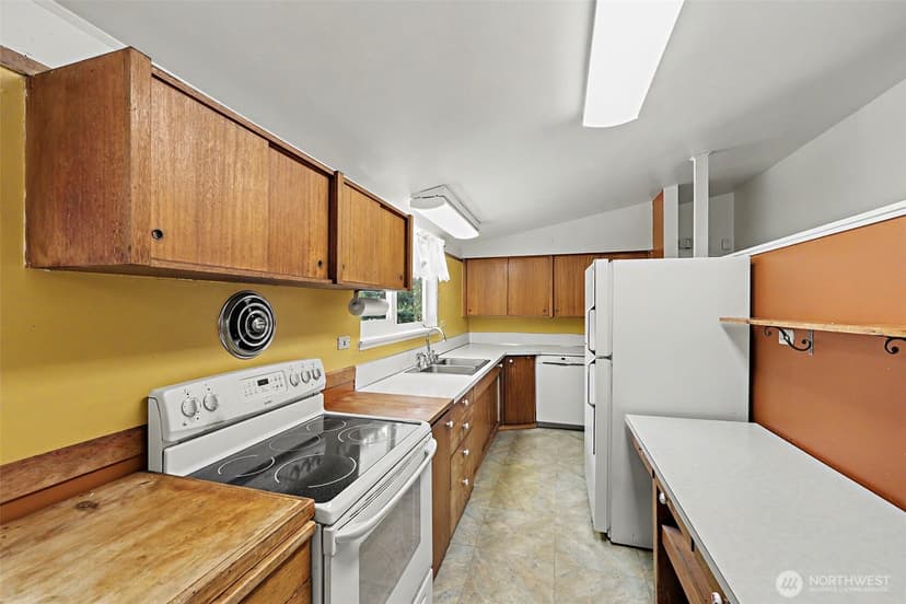 Property photo for 3827 S 176th Street, Seattle photo 7