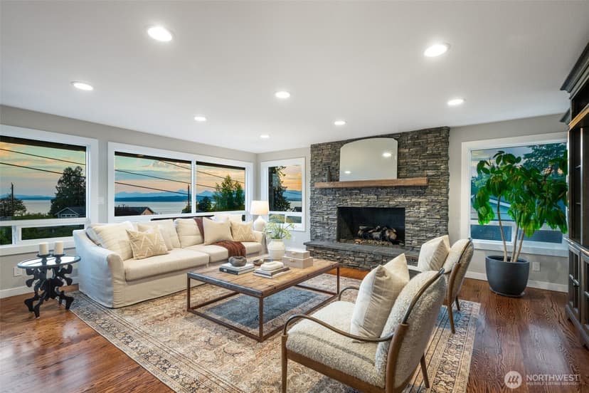Property photo for 20222 23rd Place NW, Shoreline photo 3