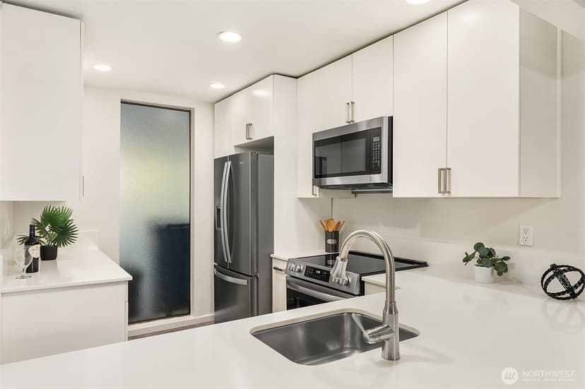 Property photo for 13835 NE 69th Street #677, Redmond photo 5