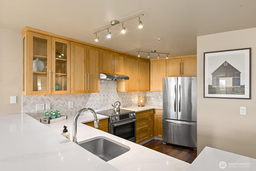 Property photo for 3221 Avalon Way SW #311, Seattle photo 13