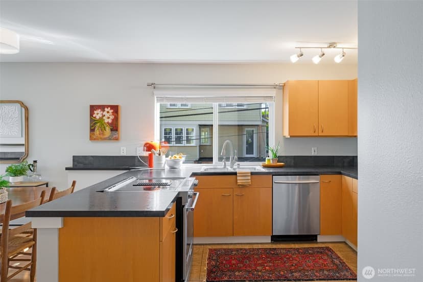 Property photo for 225 NE 65th Street #406, Seattle photo 8