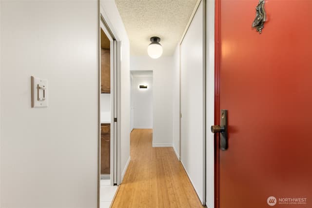 Property photo for 1120 8th Avenue #1603, Seattle photo 4