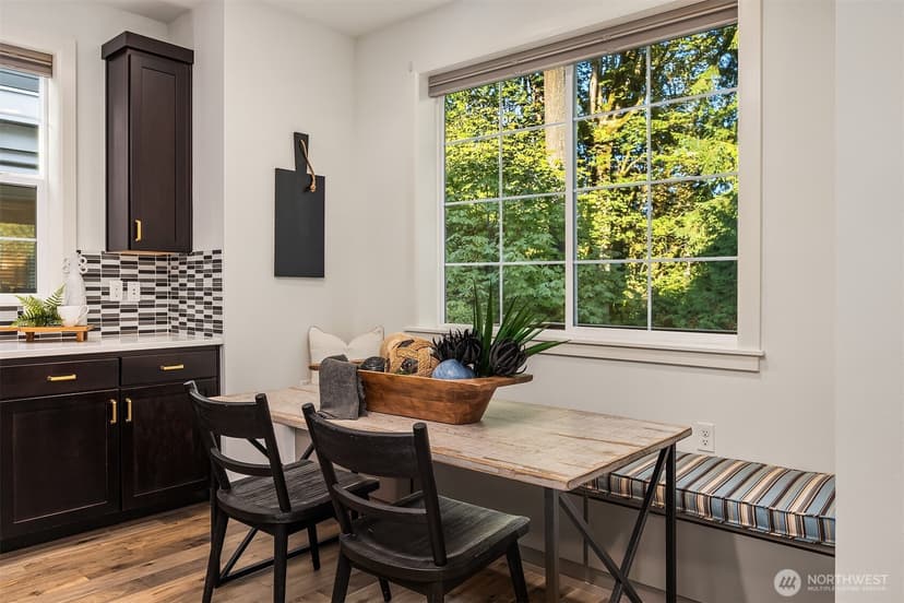 Property photo for 957 Pine Crest Circle NE, Issaquah photo 9