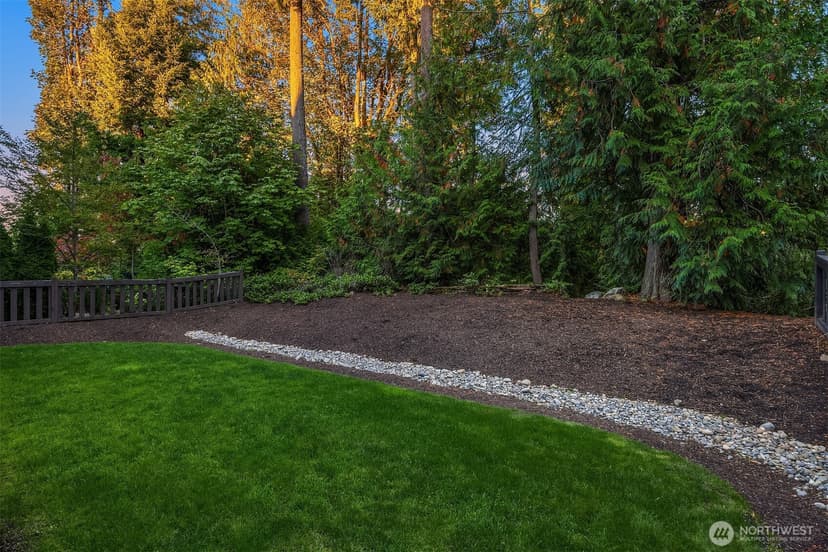 Property photo for 957 Pine Crest Circle NE, Issaquah photo 29