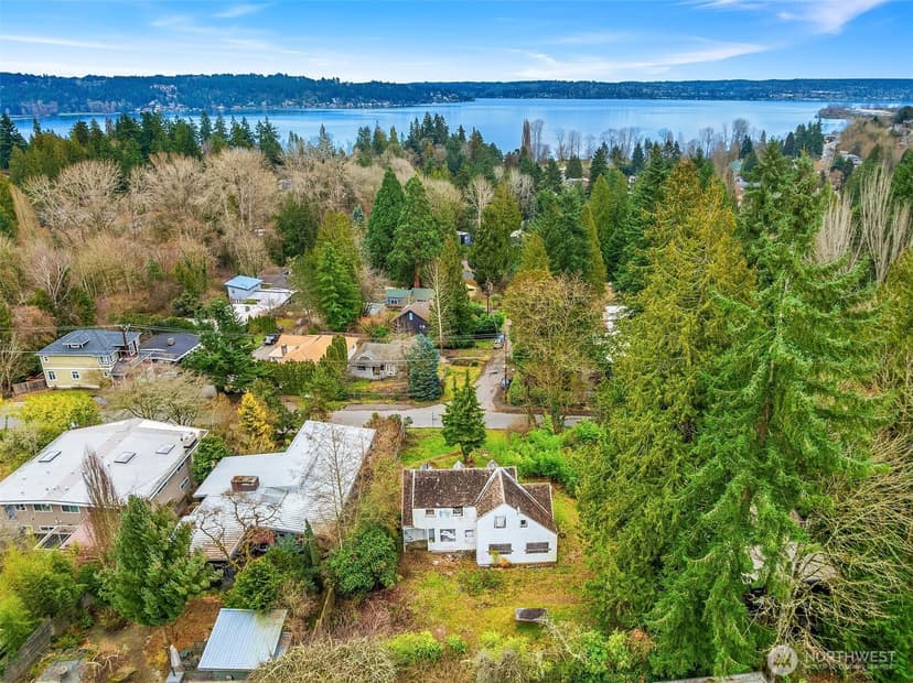 Property photo for 9229 45th Avenue NE, Seattle photo 13