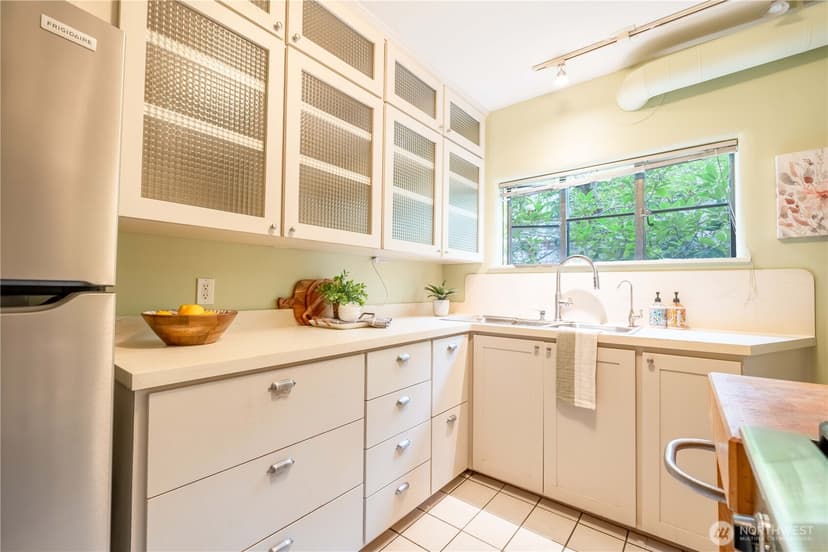 Property photo for 4204 11th Avenue NE #8, Seattle photo 12