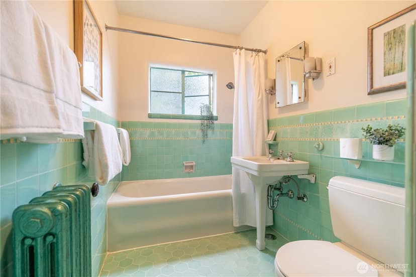 Property photo for 4204 11th Avenue NE #8, Seattle photo 13