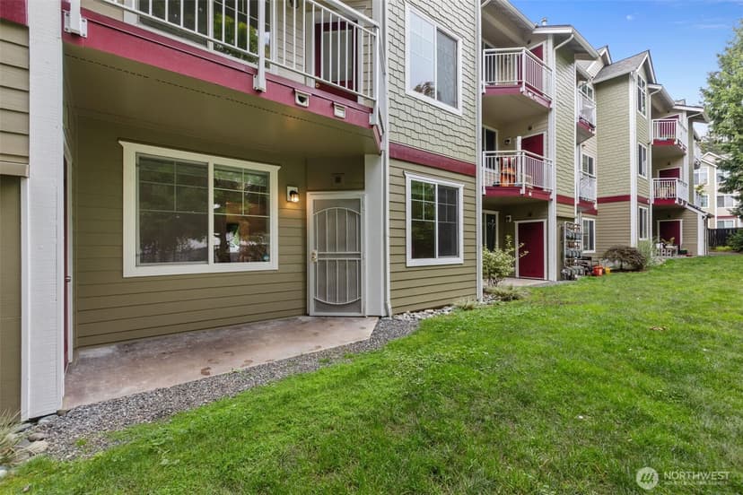 Property photo for 13000 Admiralty Way #L105, Everett photo 24