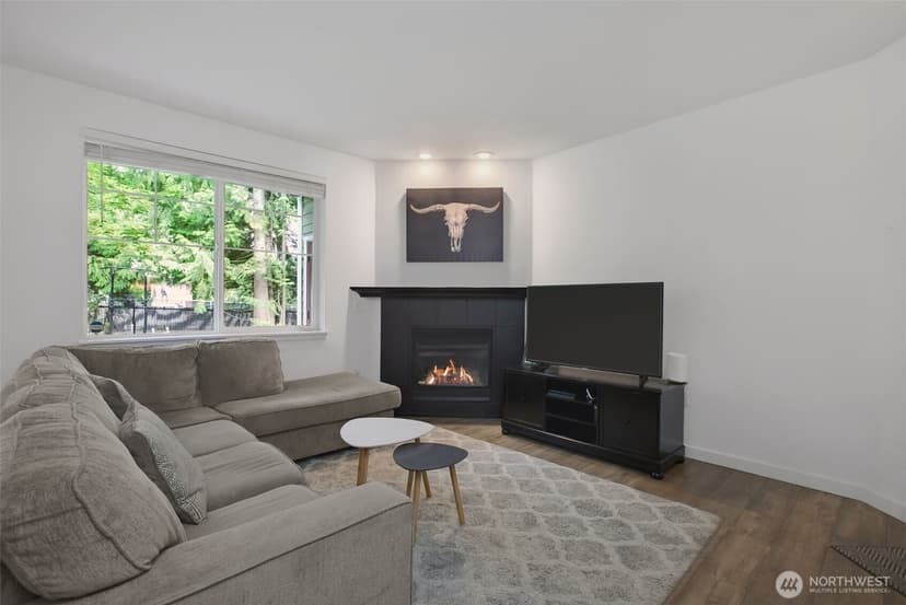 Property photo for 13000 Admiralty Way #L105, Everett photo 4