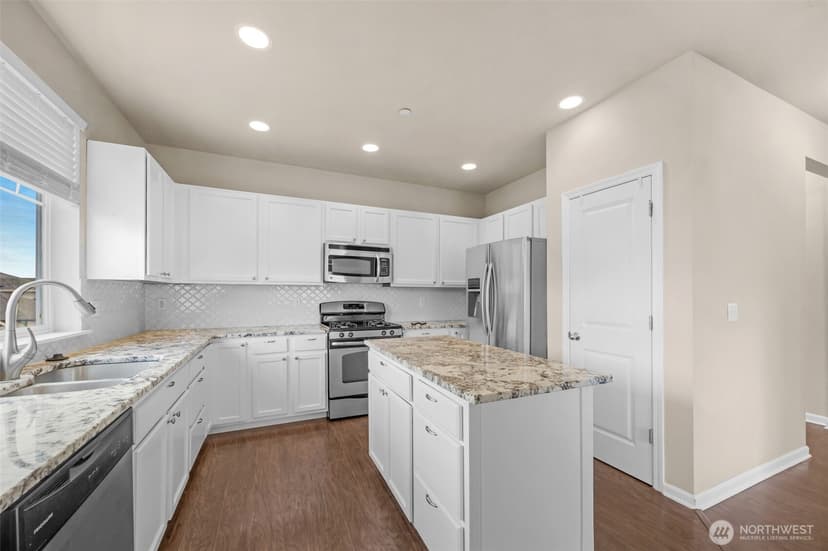 Property photo for 1037 Zeeden Way, Bremerton photo 11
