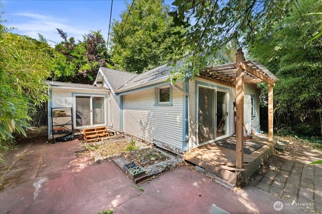 Property photo for 8730 Palatine Avenue N, Seattle photo 4
