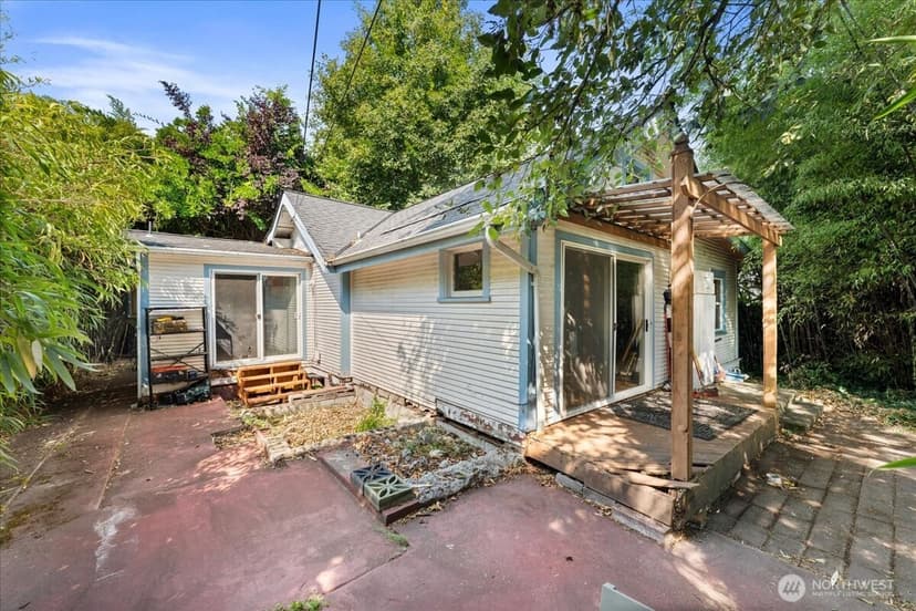 Property photo for 8730 Palatine Avenue N, Seattle photo 4