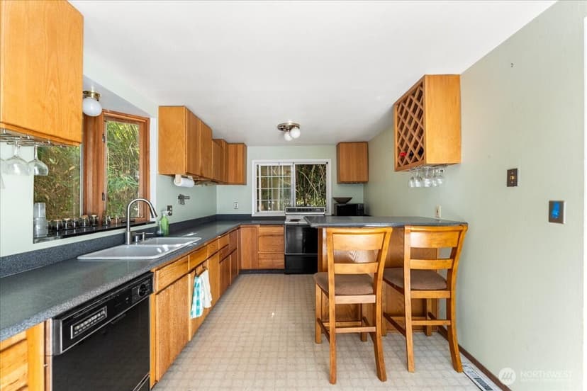 Property photo for 8730 Palatine Avenue N, Seattle photo 11