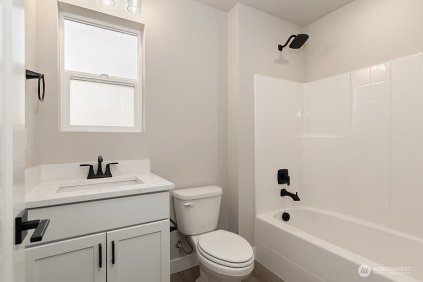 Property photo for 12814 66th Avenue S, Seattle photo 4